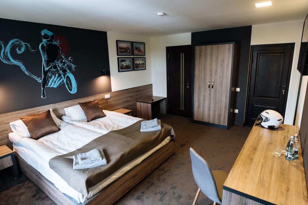 Hotel Clubhouse Ivano-Frankivsk Esterno foto